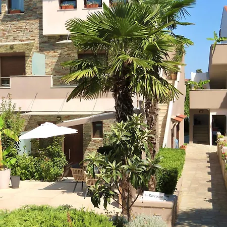 Aparthotel Aroma & 3*